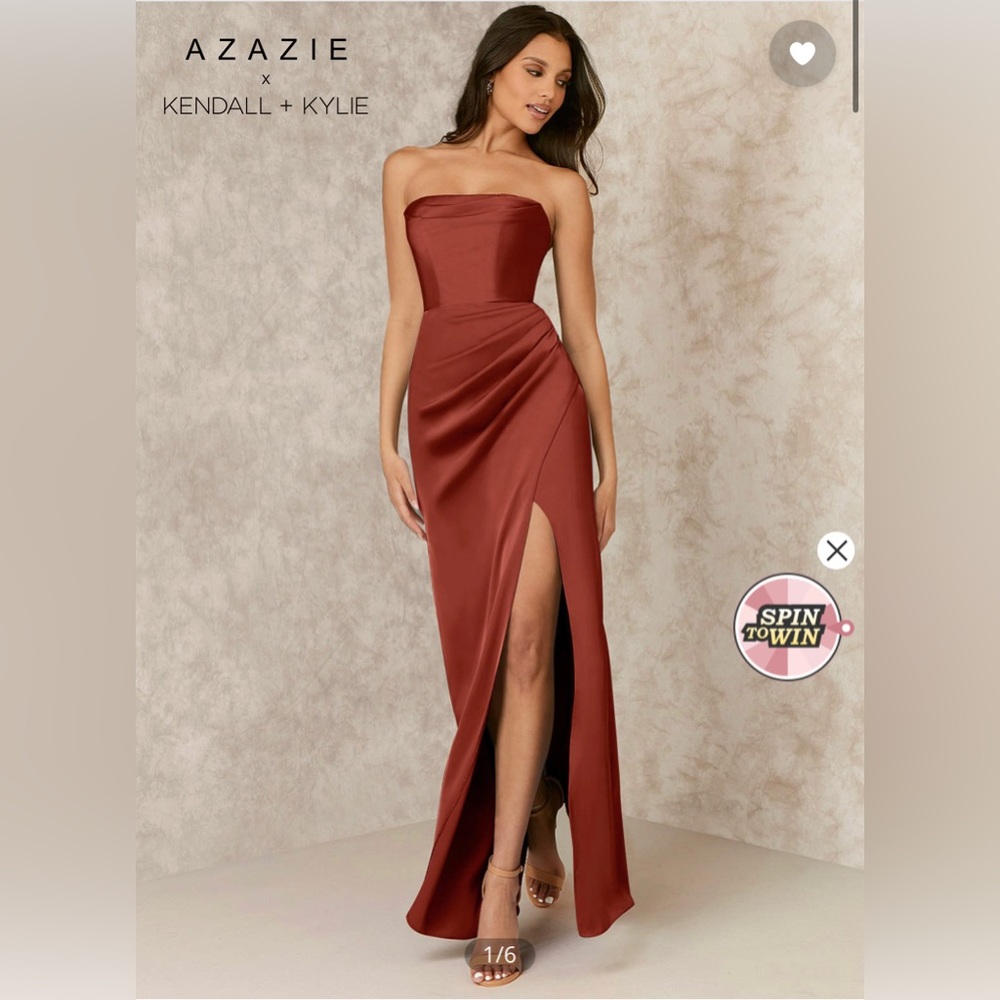 AZAZIE X KENDALL + KYLIE ✨
Strapless Stretch Satin Sheath Dress Terracotta
